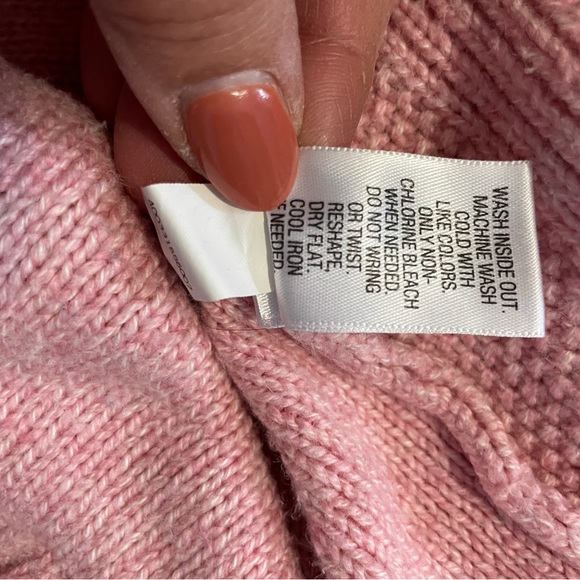 Women’s Cable-Knit Sweater, Size Medium - Picture 9 of 9